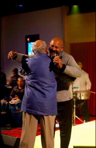 El abrazo CM y OSCAR