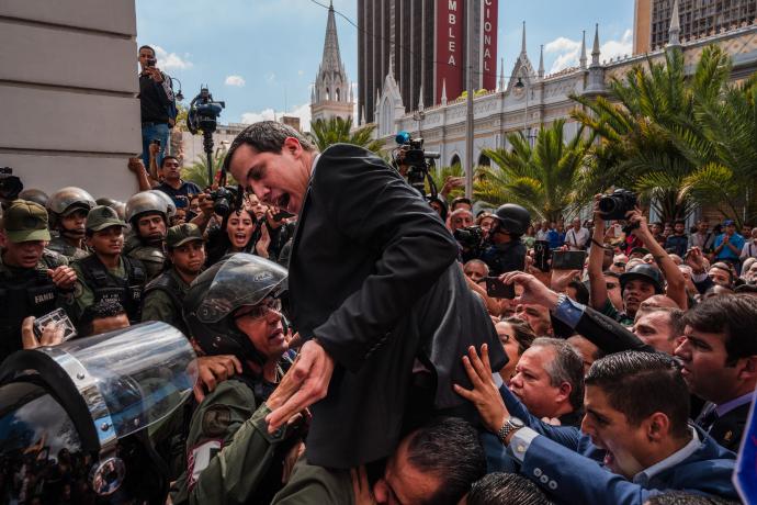 El problema de Venezuela no es el socialismo - Moisés Naím y Francisco Toro