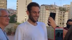 “Hay quienes no perdonan a los presos políticos salir con vida de la celda”: la conmovedora carta de Lorent Saleh a Juan Requesens - Sebastiana Barráez